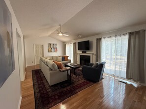 TV, fireplace