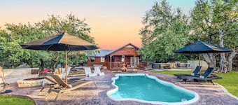Hilltop Oasis w/Pool, Hot Tub, Fire Pit + Views