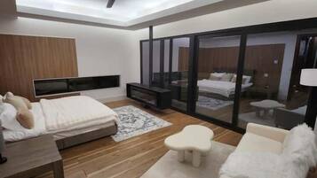 4 bedrooms, iron/ironing board, free WiFi, bed sheets