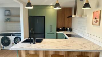 Microones, forn, placa de cuina i rentaplats