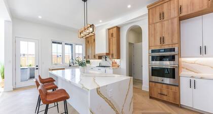 Elite 5 BR, Lake, Gym, Sauna, Mov Thtr, OutD FP & Ktcn, Kids play rm