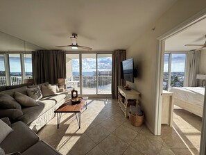 Smart TV -  LUXURIOUS Condo in Destin #1 Beachfront Resort VIEWS like a dream Walk to Beach (Destin)