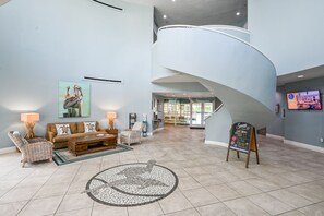 Interior - Steps to Beach. Destin #1 Beachfront Resort Lux SPECTACULAR VIEWS Excellent Stay (Destin)