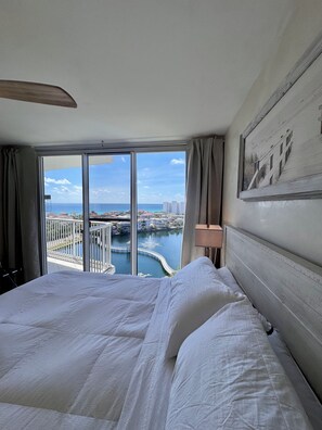 2 bedrooms, iron/ironing board, free WiFi, bed sheets - Steps to Beach. Destin #1 Beachfront Resort Lux SPECTACULAR VIEWS Excellent Stay (Destin)