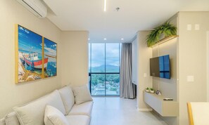 Basic Apartment | Living area - Sua estadia exclusiva a poucos passos do Mar em Meia Praia - FFS (Itapema)