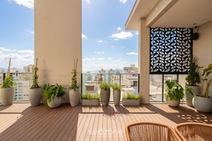 Basic Apartment | Terrace/patio - Sua estadia exclusiva a poucos passos do Mar em Meia Praia - FFS (Itapema)
