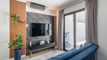 Basic Apartment | Living area