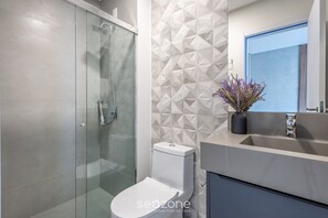 Apartamento básico | Banheiro | Chuveiro 