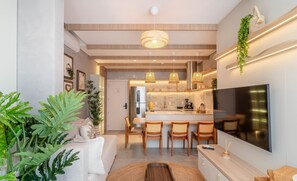 Basic Apartment | Living area - Sua estadia exclusiva a poucos passos do Mar em Meia Praia - FFS (Itapema)