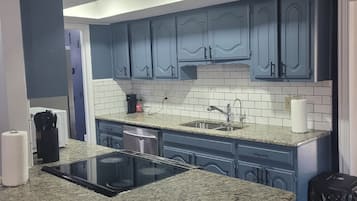 Microondas, horno, parrilla de estufa y lavavajillas