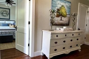 Interior - Lovely cottage, downtown Bastrop Historic District (Bastrop)