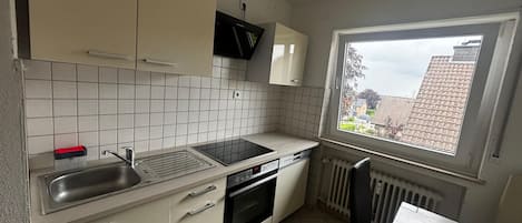 Micro-ondes, four, plaque de cuisson, lave-vaisselle