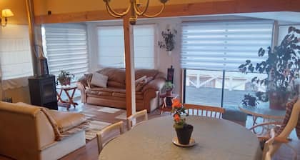Zen Home between Sea and Lake