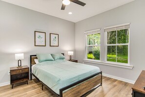 3 chambres, fer et planche à repasser, draps fournis