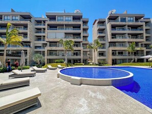 2 piscinas al aire libre