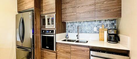 Full-size fridge, microwave, toaster, blender