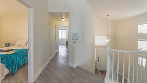 3 bedrooms, iron/ironing board, WiFi, bed sheets - Clean, Cozy, Quiet! Close to everything! & garage! (Las Vegas)