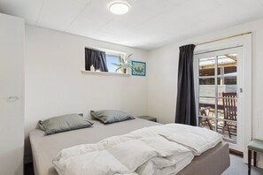 5 bedrooms, iron/ironing board, free WiFi