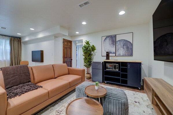 Smart TV, fireplace