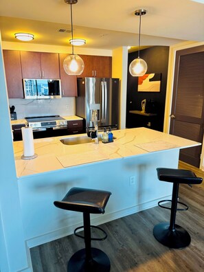 Mikrovågsugn, ugn, spishäll och diskmaskin