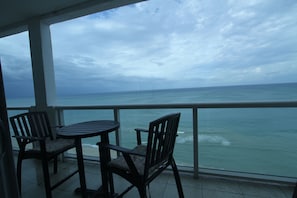 Condo luxo, vista para o mar | Terraço/pátio