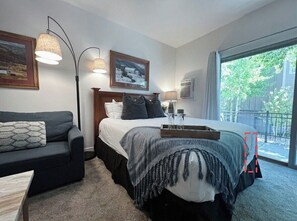 Iron/ironing board, travel cot, free WiFi, bed sheets - Stay & Charge | Hot Tub, Pool, Free Parking + EV (Park City)