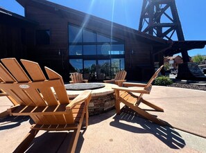 Outdoor dining - Stay & Charge | Hot Tub, Pool, Free Parking + EV (Park City)