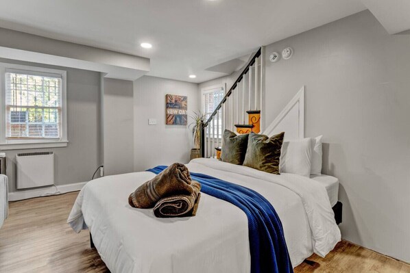 1 bedroom, desk, iron/ironing board, WiFi