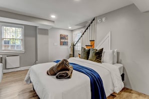 Desk, iron/ironing board, WiFi, bed sheets