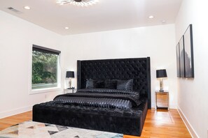 4 slaapkamers, een strijkplank/strijkijzer, wifi, beddengoed