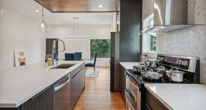 Luxe City Oasis in the Heart of Downtown