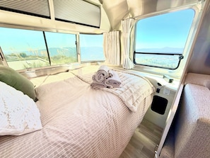 1 bedroom, iron/ironing board, WiFi, bed sheets - Sonoma Napa Dream Pool Airstream - New (Glen Ellen)