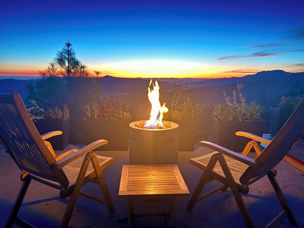 Property grounds - Sonoma Napa Dream Pool Airstream - New (Glen Ellen)