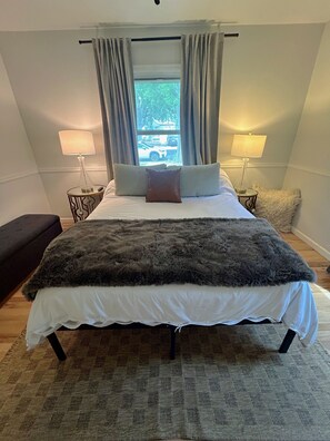 2 bedrooms, iron/ironing board, WiFi, bed sheets - Cozy 2-bedroom house near Central Park CO (Aurora)