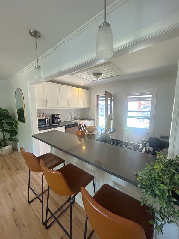 Private kitchen - Cozy 2-bedroom house near Central Park CO (Aurora)