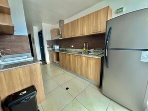 Microondas, placa de cocina, cafetera/tetera