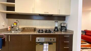 Microondas, horno y cafetera y tetera