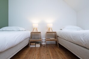 4 bedrooms, iron/ironing board, Internet, bed sheets