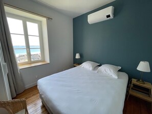 4 bedrooms, iron/ironing board, Internet, bed sheets