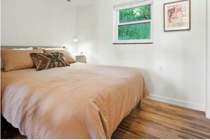 1 bedroom, free WiFi, bed sheets - Walkable Boulder Apt / Steps from Trails + Parks / 30+ night minimum (Boulder)