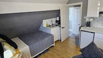 1 quarto, acesso à internet, roupa de cama