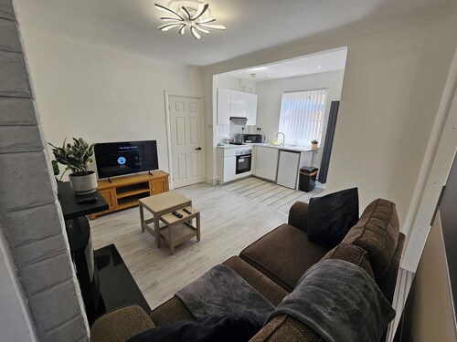 Fantastic Four Apartments, 20 minutes train ride to central London