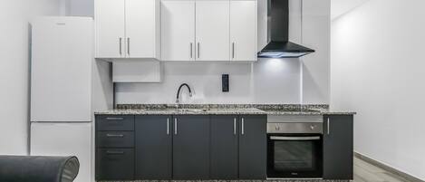 Refrigerador, microondas, horno, placa de cocina