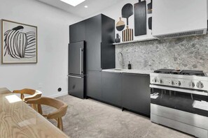 Frigorífic, microones, forn i placa de cuina 