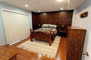 2 bedrooms, desk, free WiFi, bed sheets