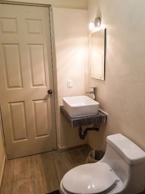 Shower, free toiletries, hair dryer, towels