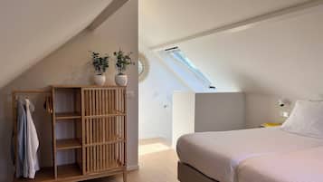 1 bedroom, travel crib, WiFi, bed sheets