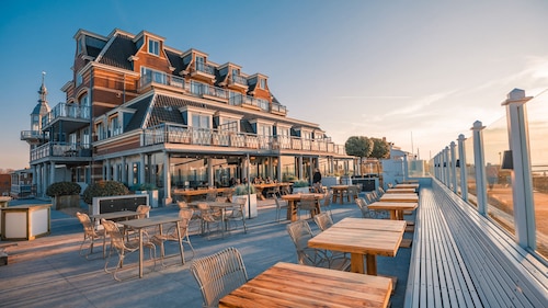 Juliette Domburg, Juliette Domburg: Brand New House 3 Minutes From The Beach