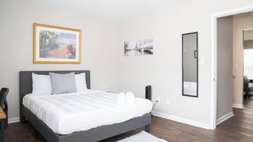 1 slaapkamer, een bureau, een strijkplank/strijkijzer, gratis wifi