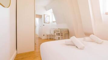 2 bedrooms, desk, iron/ironing board, travel cot